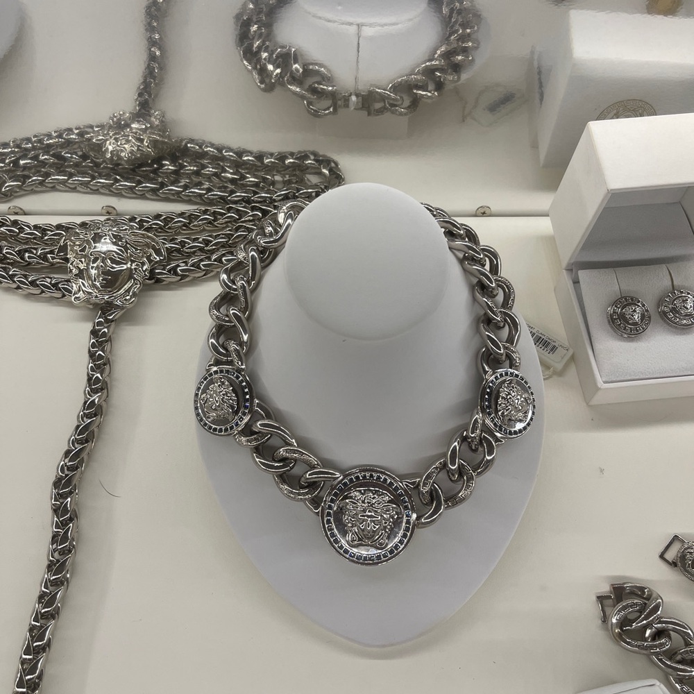 🤩Authentic Versace 3 Medallion Necklace with stunning crystals🤩